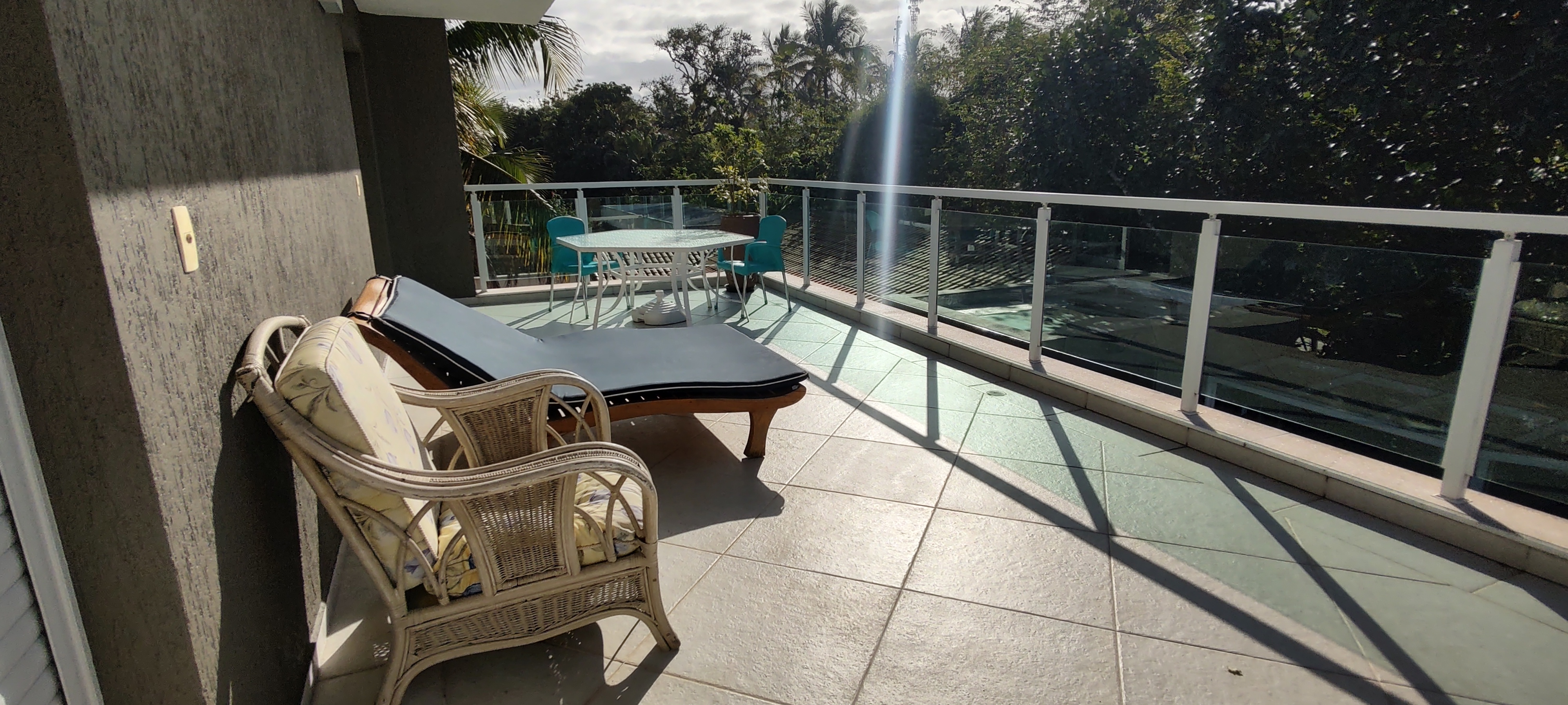 Varanda · vista para a piscina