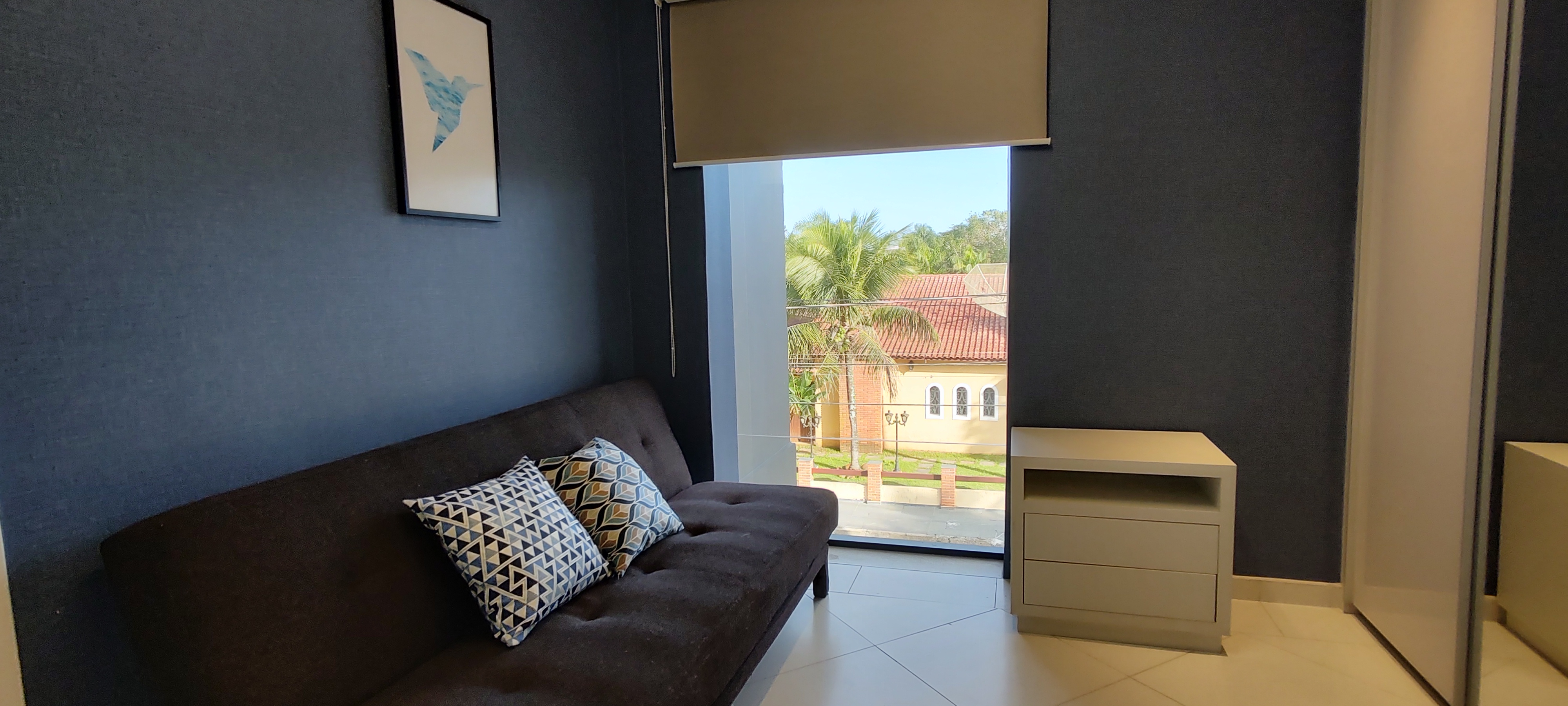 Suíte master · closet · vista para o jardim